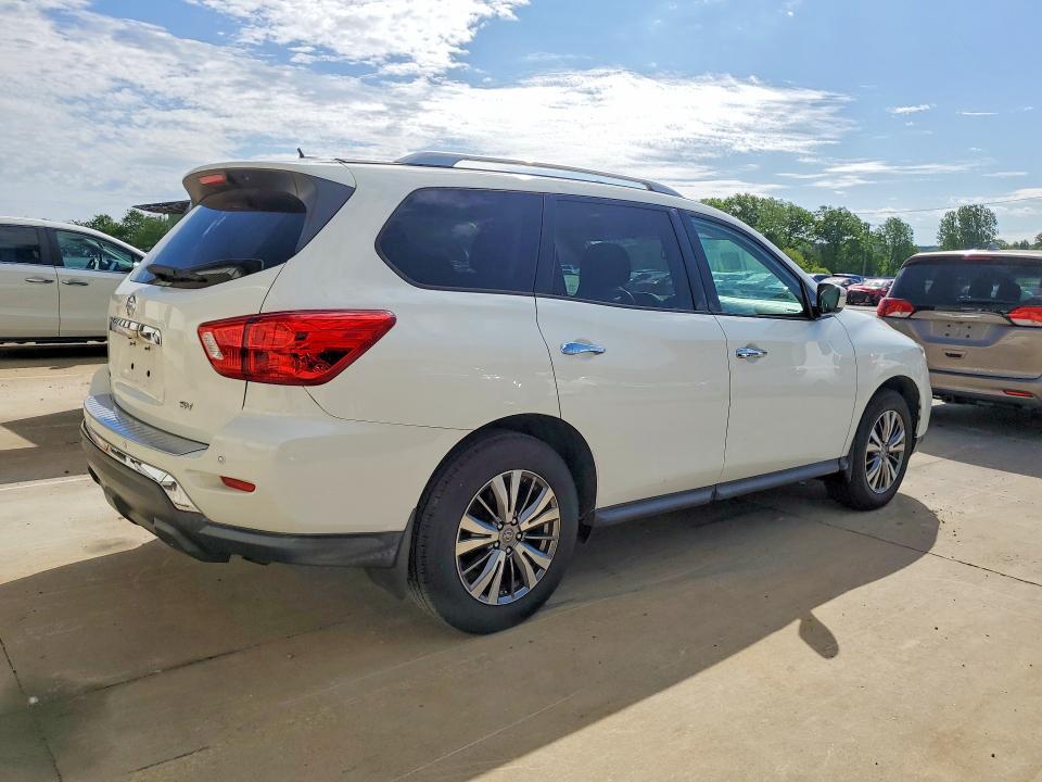 2018 Nissan Pathfinder sv
