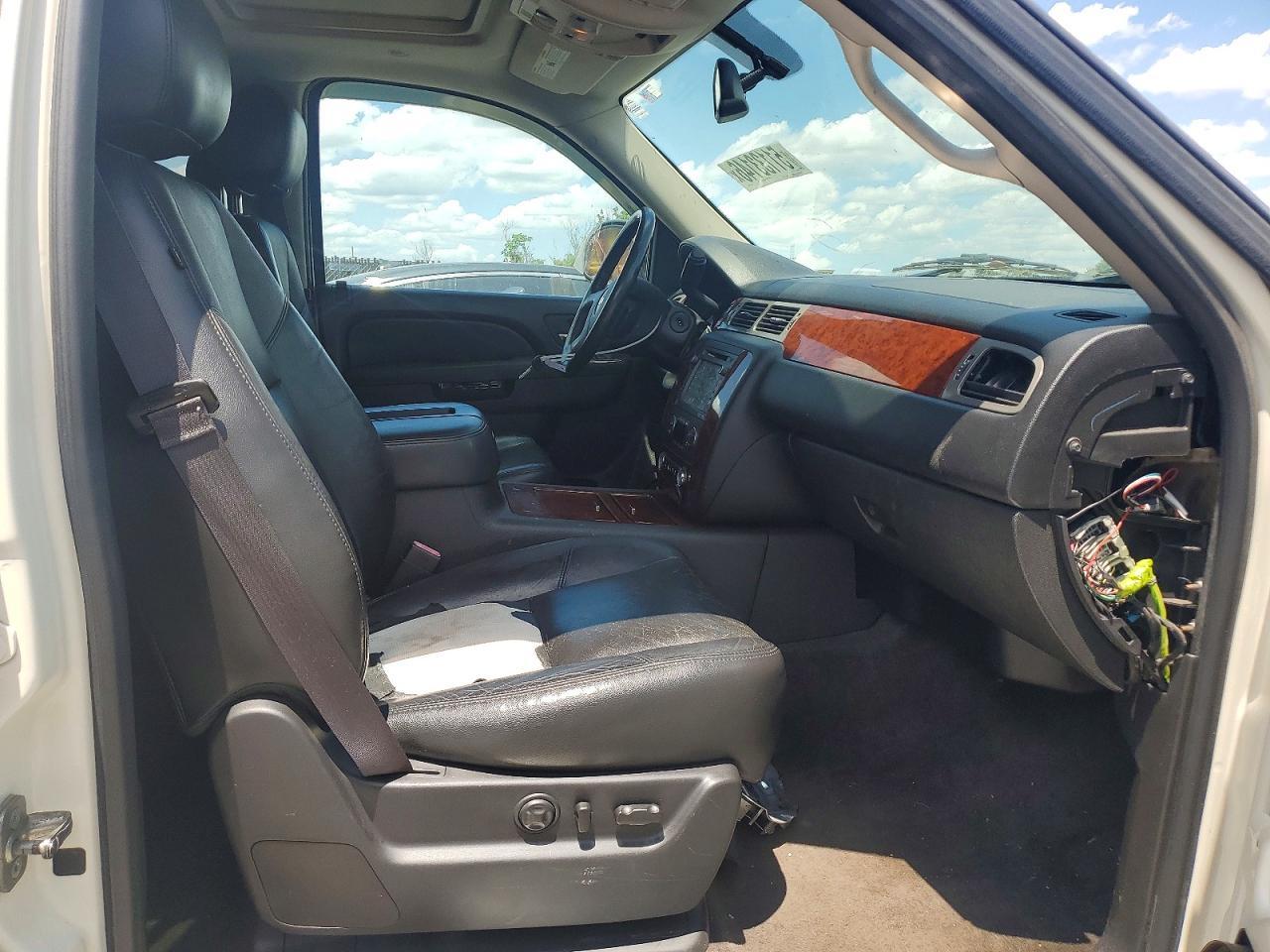 2014 Chev Suburban K1500 LTZ