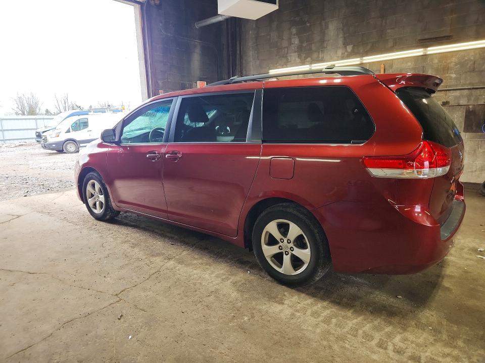2014 Toyota Sienna le