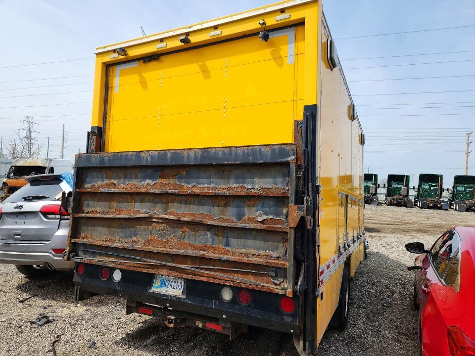 2017 GMC Savana box Truck