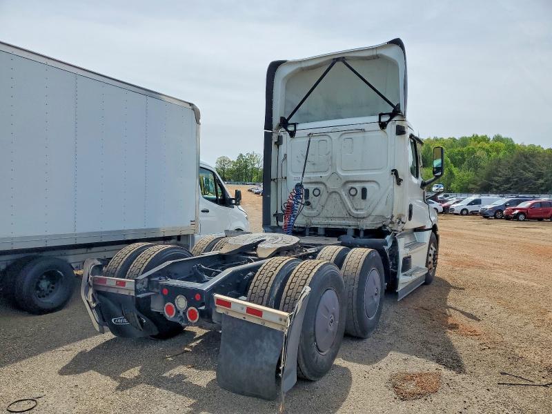 2022 Freigliner 2022 Freightliner Cascadia 126 Semi Truck