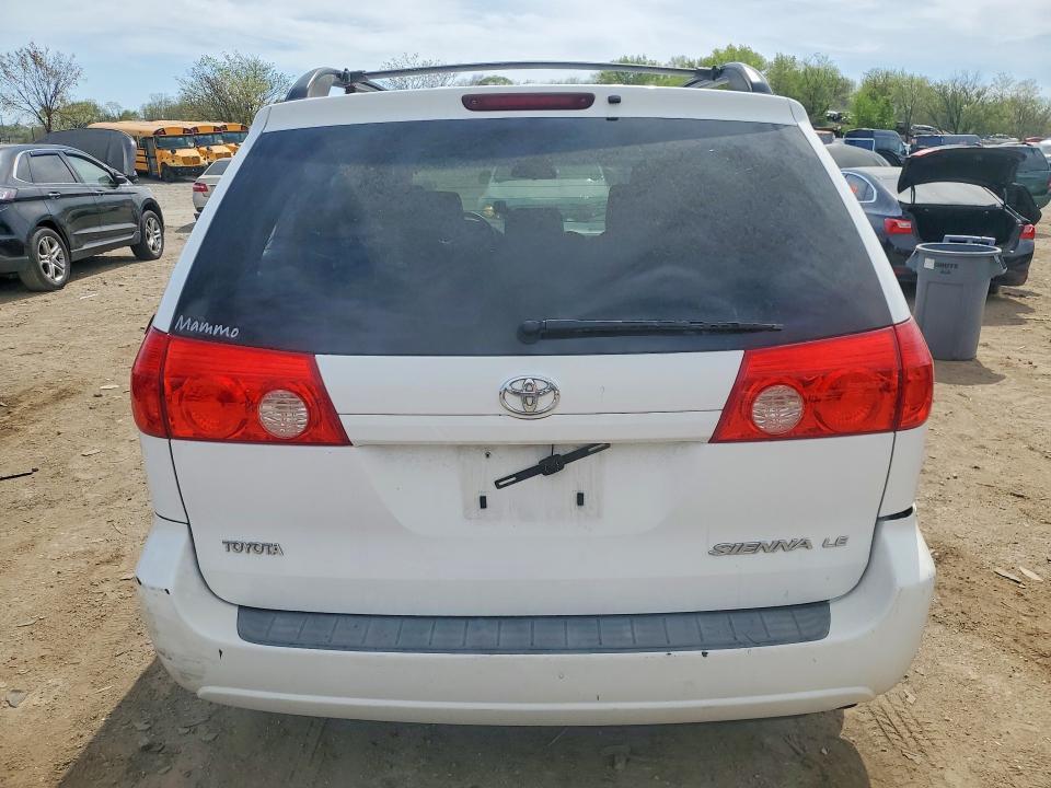2010 Toyota Sienna le 8-passenger