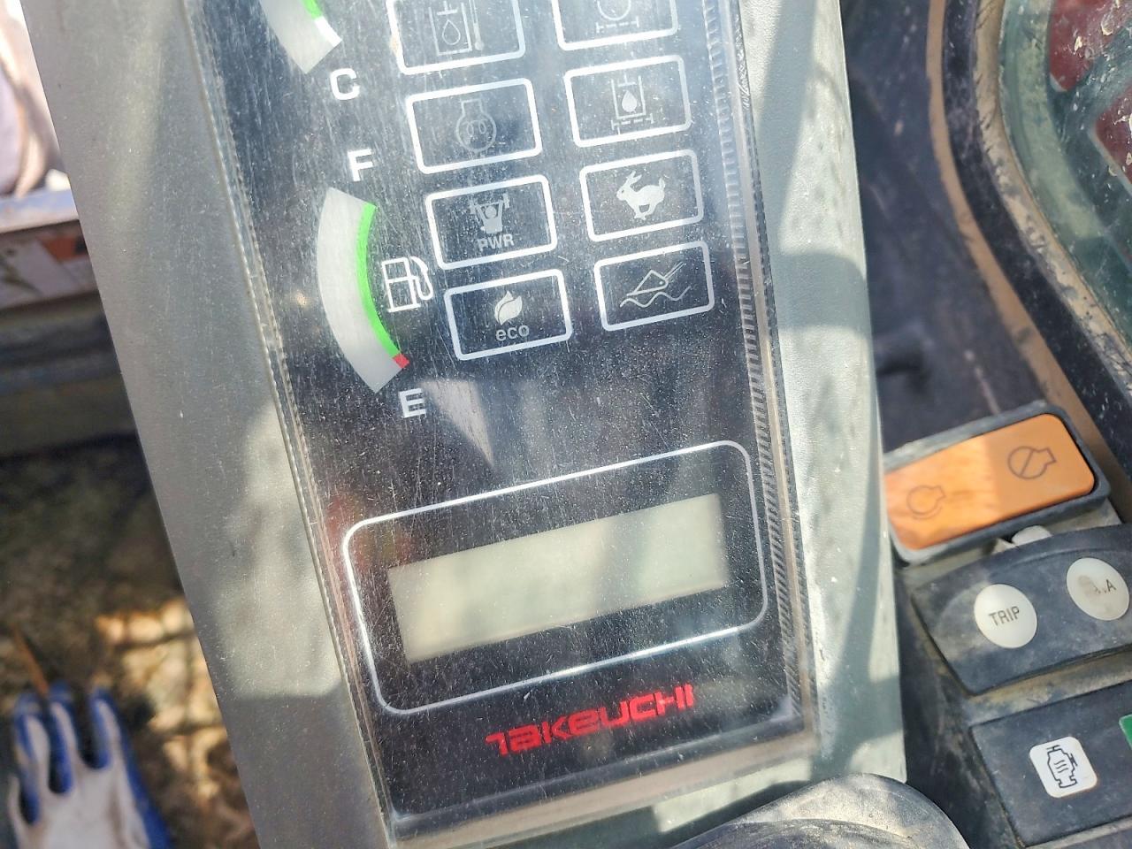 2016 Takeuchi TL8 Tracked Skid Steer Loader