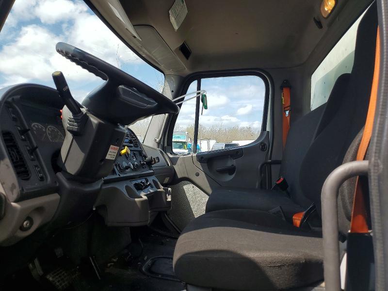 2022 Freigliner 2022 Freightliner Business Class M2 BOX Truck