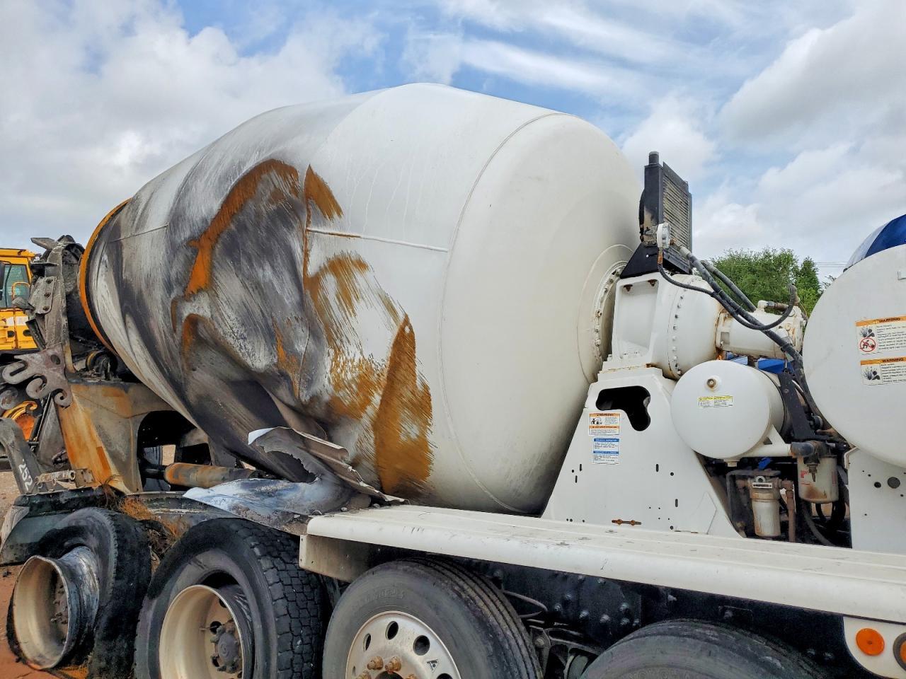 2023 Freigliner 2023 Freightliner 114SD Ready MIX Truck