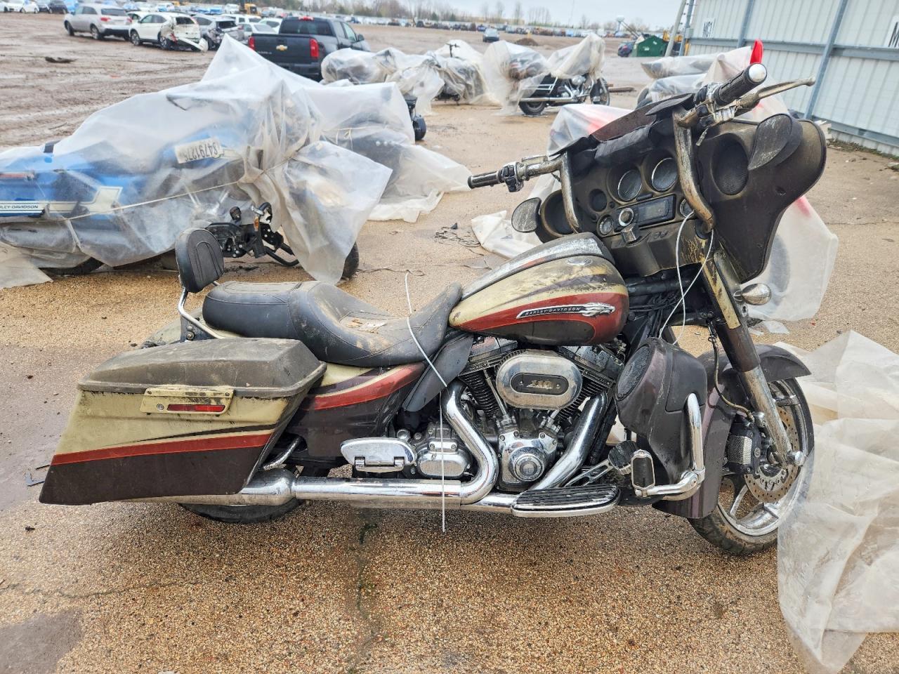 2011 Harley-Davidson FLHXSE2