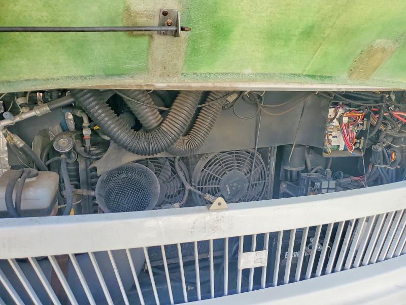 2002 Workhorse Custom Chassis P32 RV