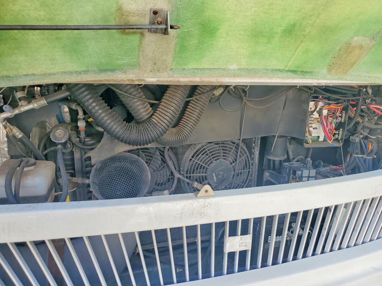 2002 Workhorse Custom Chassis P32 RV