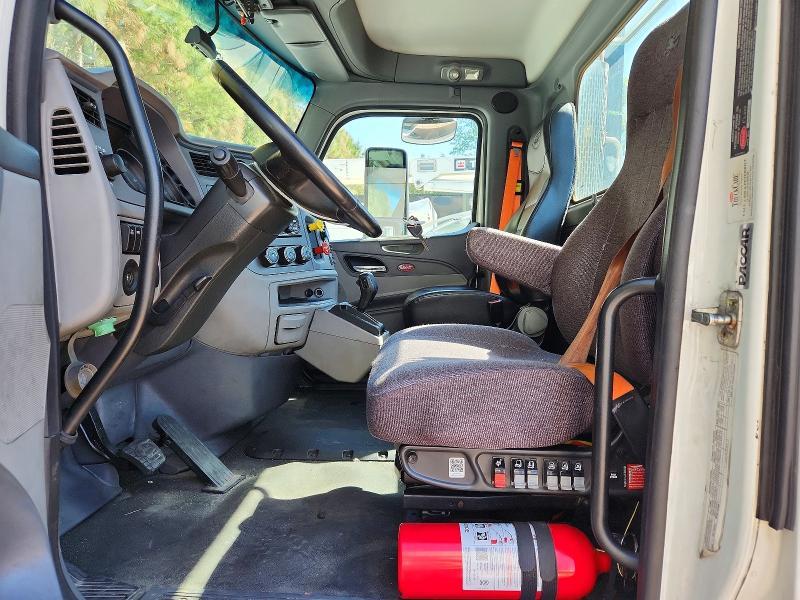 2017 Peterbilt 579 Semi Truck