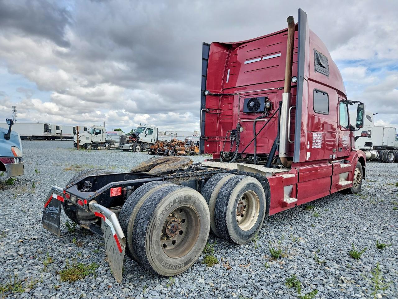 2015 Volv O VNL Semi Truck