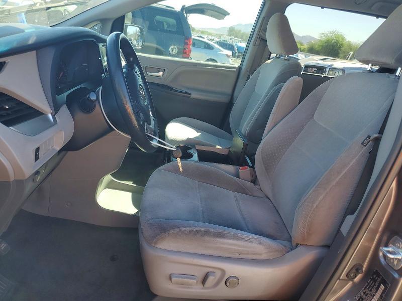 2015 Toyota Sienna le 8-passenger