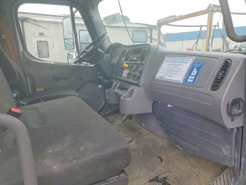 2016 Freightliner Business Class M2 Flatbed Truck