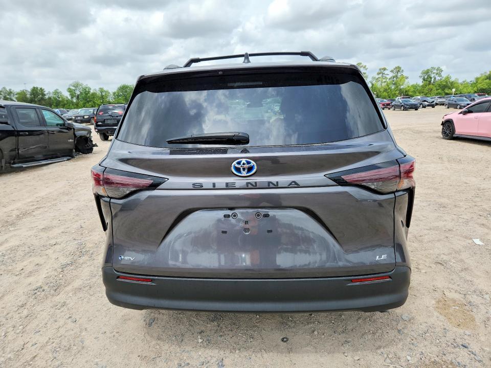 2025 Toyota Sienna le 8-passenger