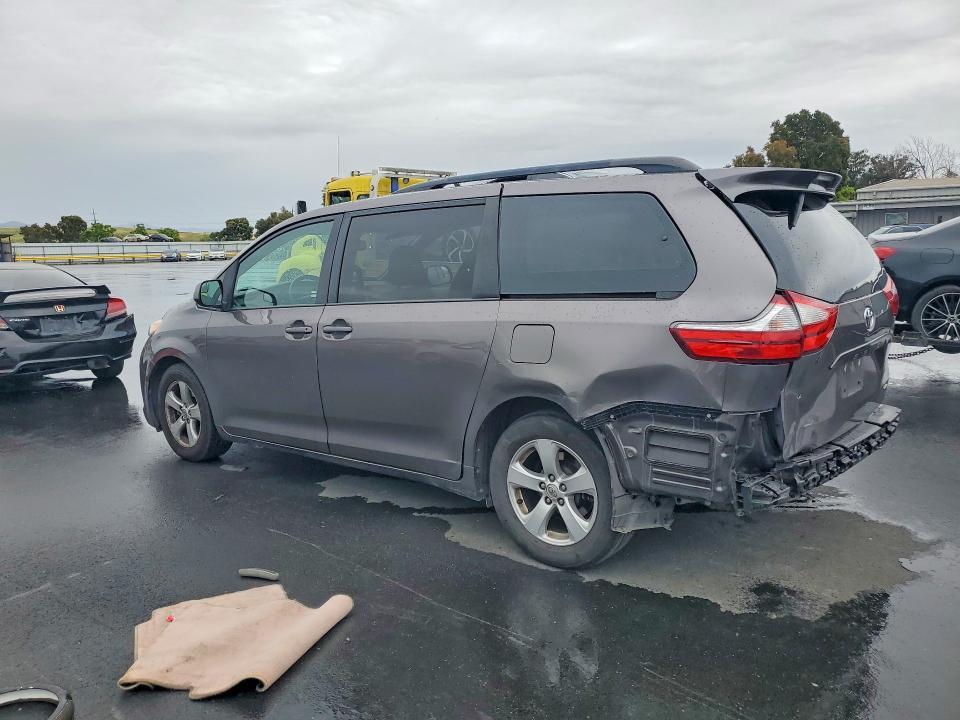 2016 Toyota Sienna le
