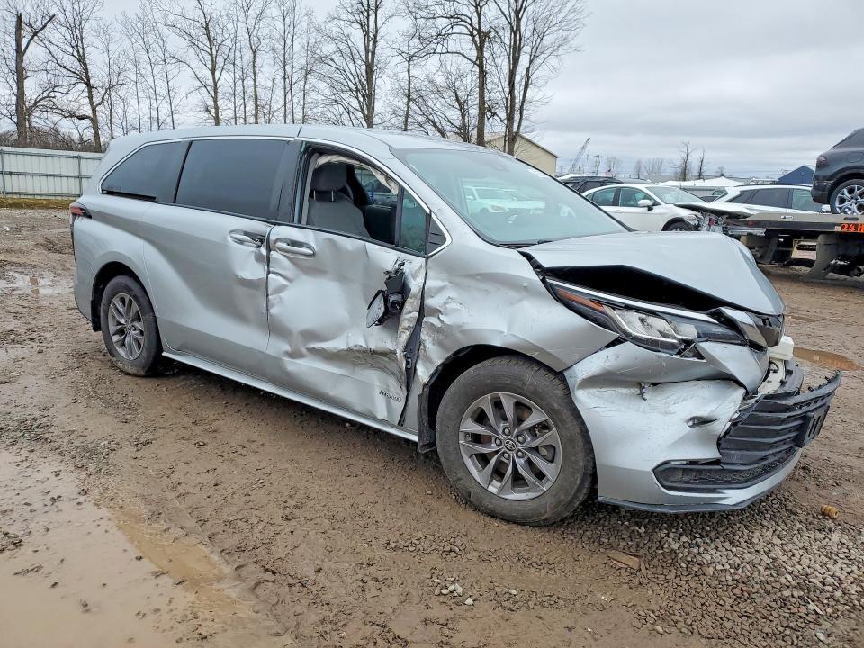 2021 Toyota Sienna le 8-passenger