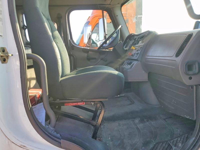 2005 Freightliner Business Class M2 Semi Truck