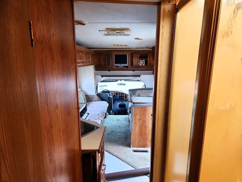 2001 Ford Econoline E450 Super Duty Cutaway Van