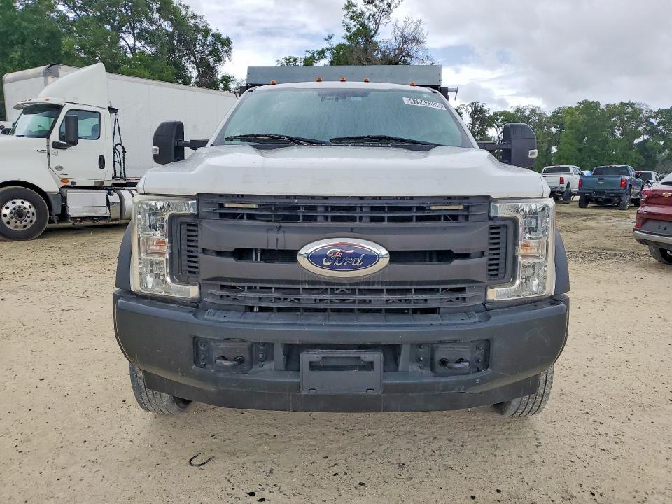 2017 Ford F450 Super Duty Flatbed Truck