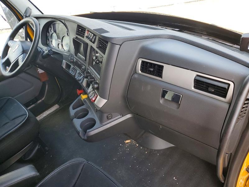 2022 Kenworth T680 Semi Truck