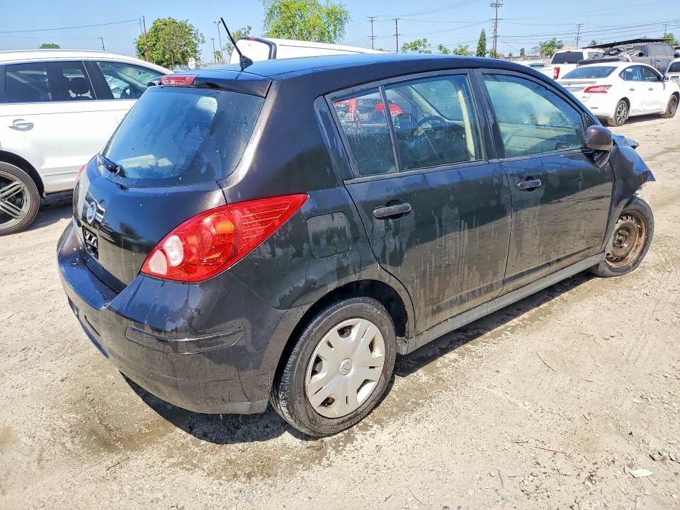 2011 Nissan Versa 1.8 s