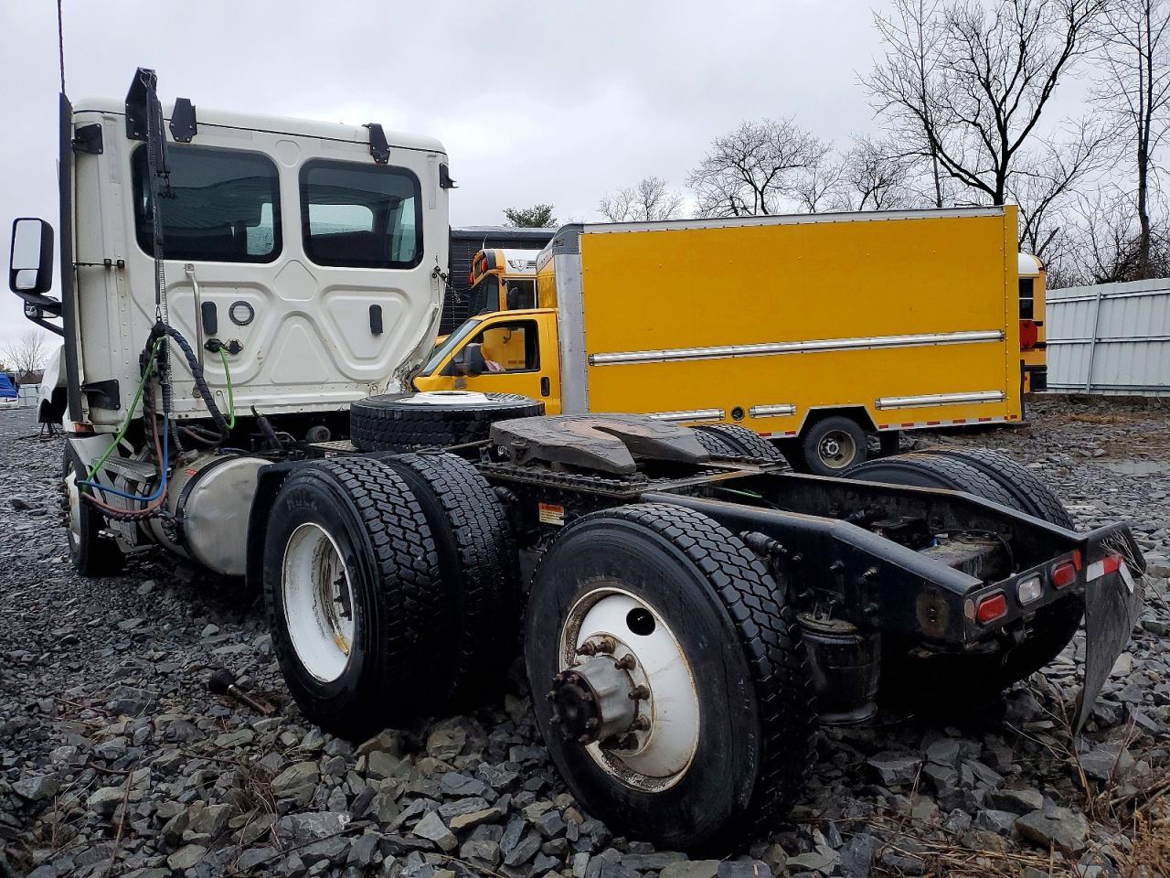 2021 Freigliner 2021 Freightliner Cascadia 126 Semi Truck