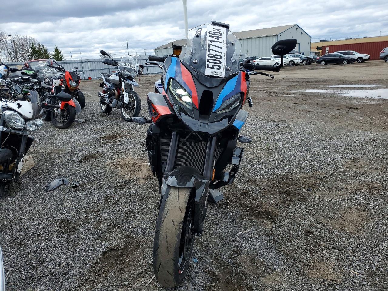 2025 BMW M1000XR
