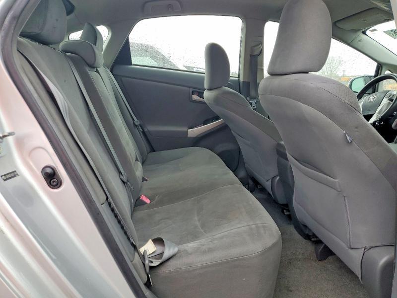 2010 Toyota Prius iii