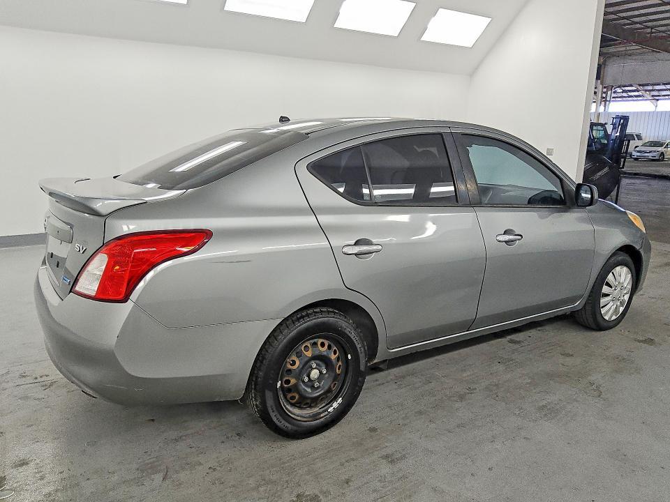 2013 Nissan Versa 1.6 s