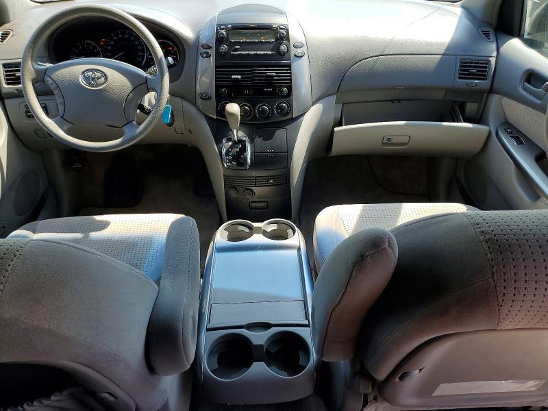 2010 Toyota Sienna le