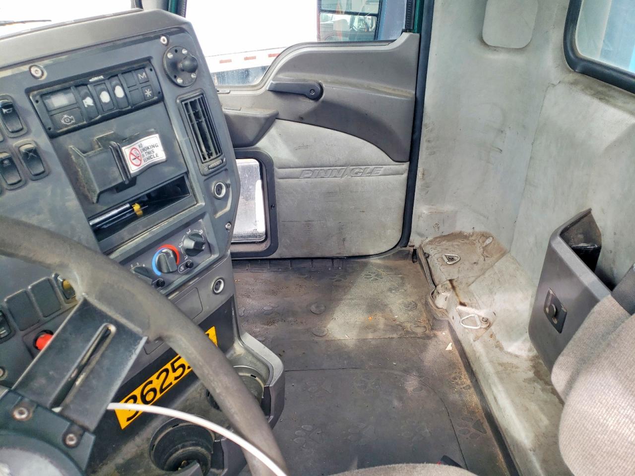 2017 Mack CXU612 Semi Truck