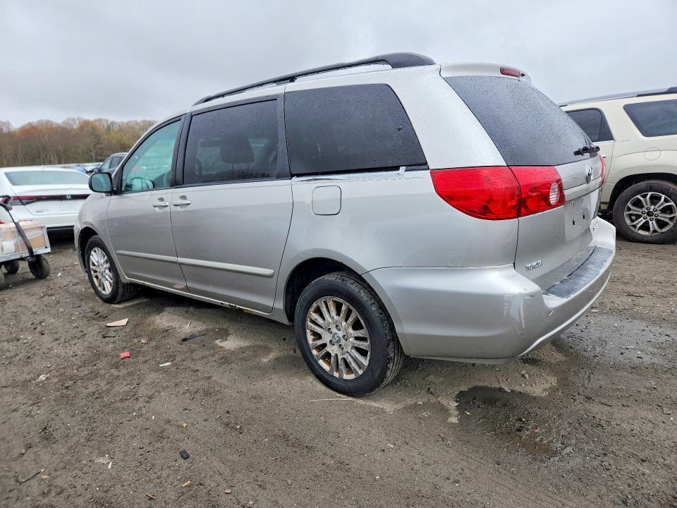 2010 Toyota Sienna le