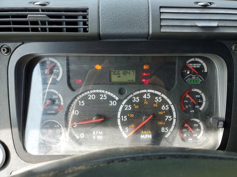 2011 Freightliner Cascadia 125 Semi Truck