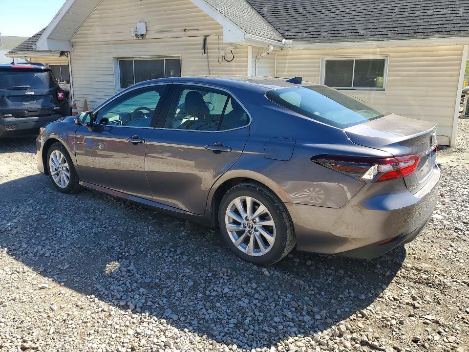 2021 Toyota Camry le