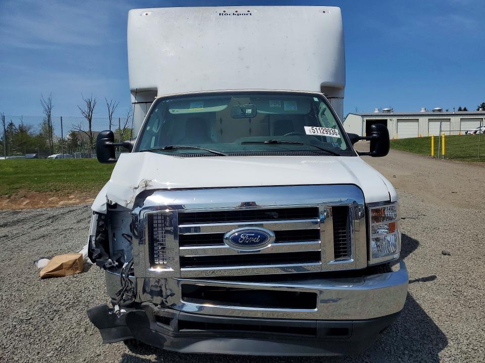 2022 Ford E450 Delivery Truck