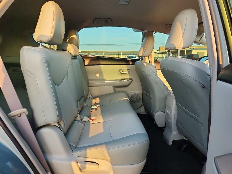 2014 Toyota Prius v Five