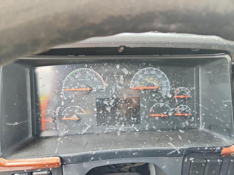 2007 Volvo VNL Semi Truck