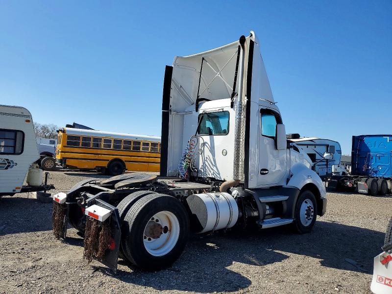 2016 Kenworth T680 Semi Truck