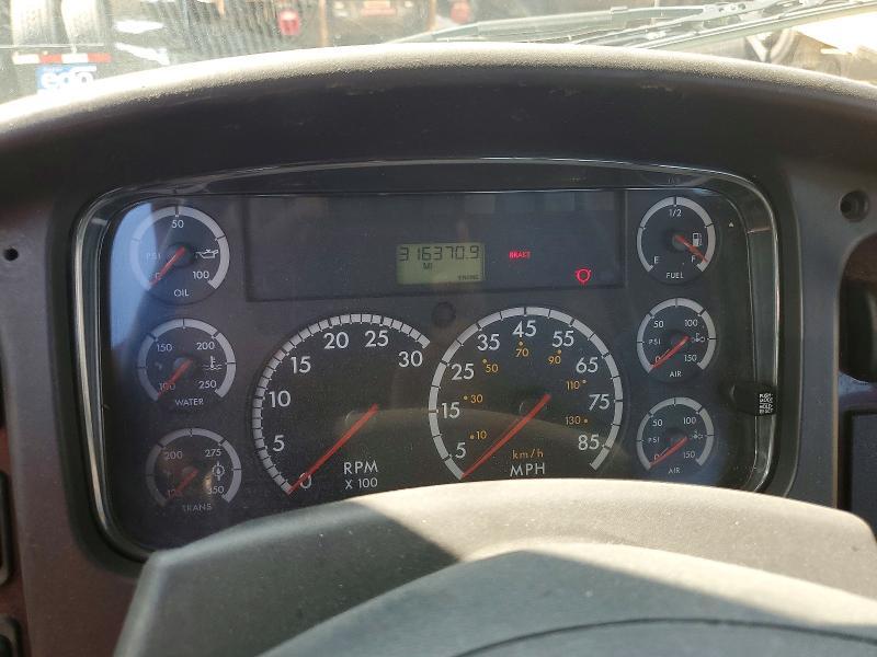 2009 Freigliner 2009 Freightliner Business Class M2 Semi Truck