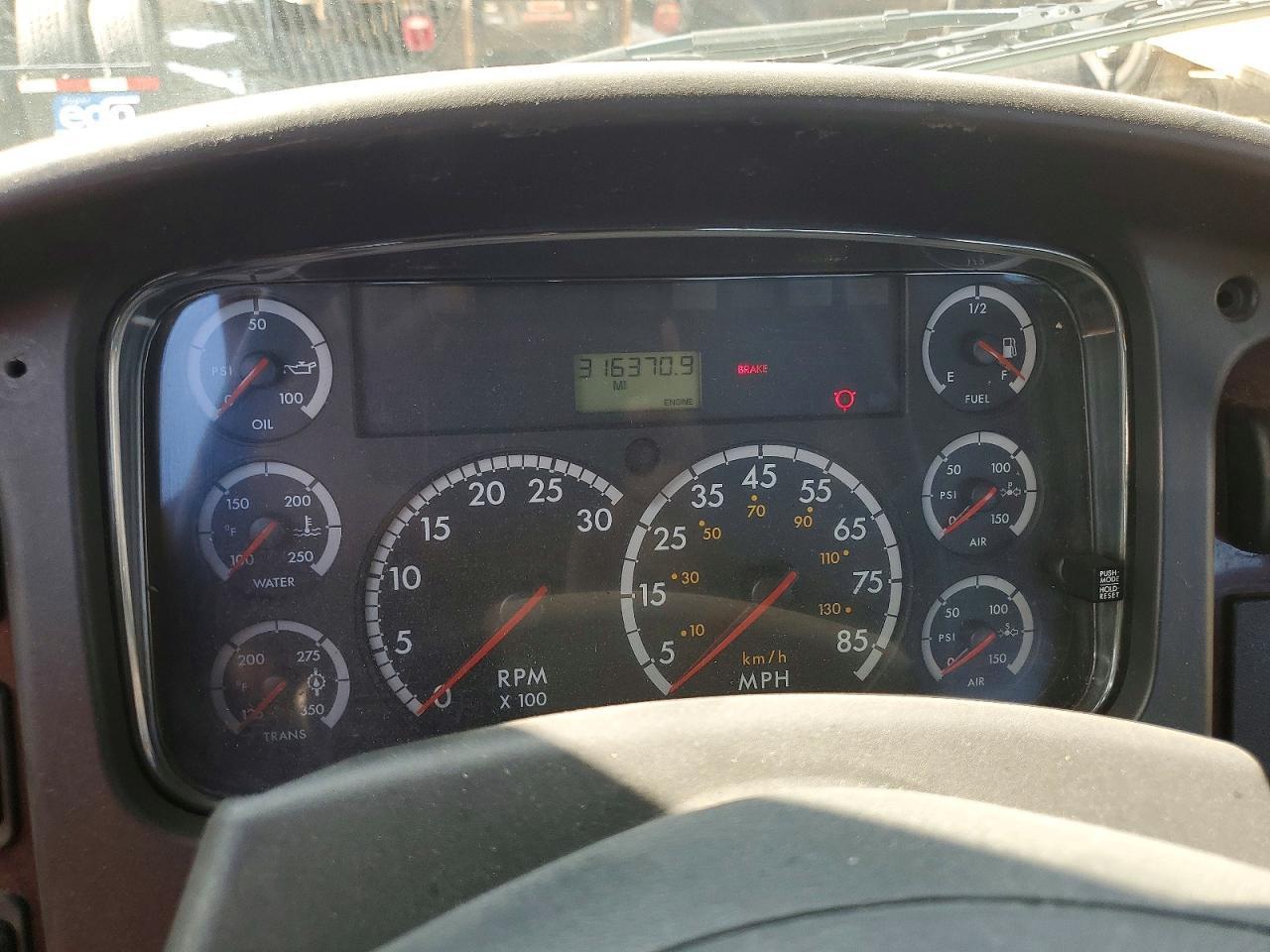 2009 Freigliner 2009 Freightliner Business Class M2 Semi Truck