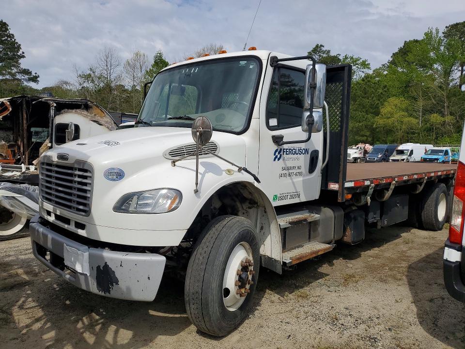 2017 Freightliner Business Class M2 Flatbed Truck
