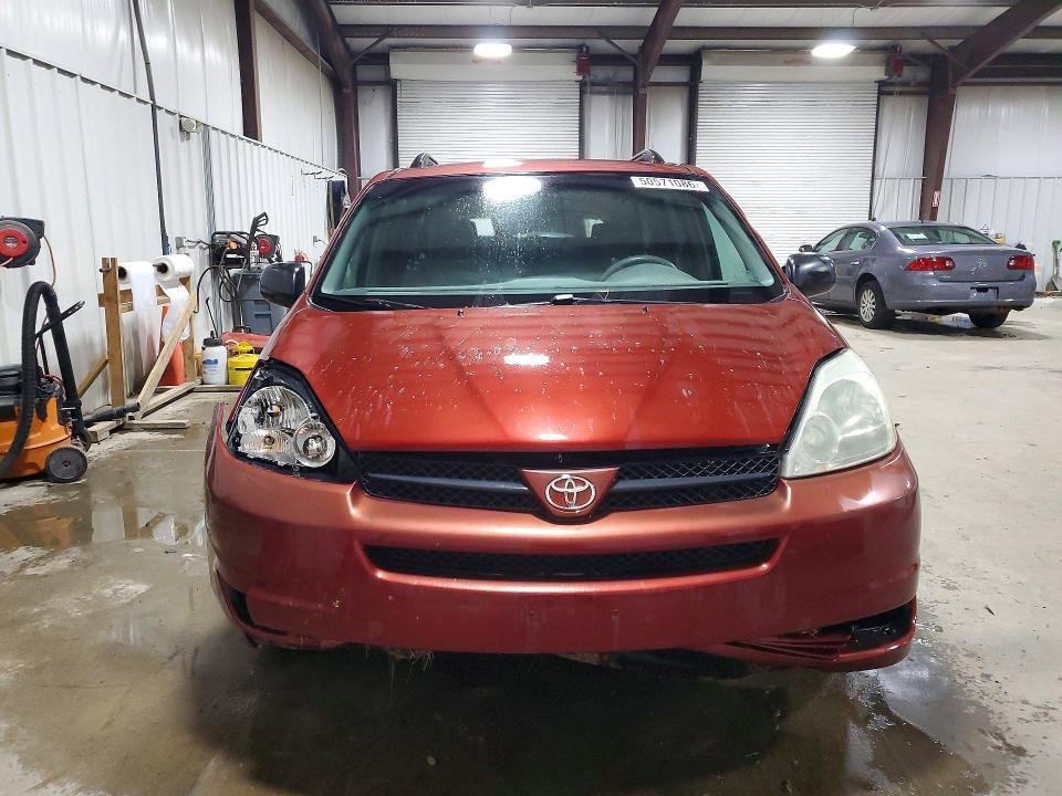 2004 Toyota Sienna le 8 Passenger