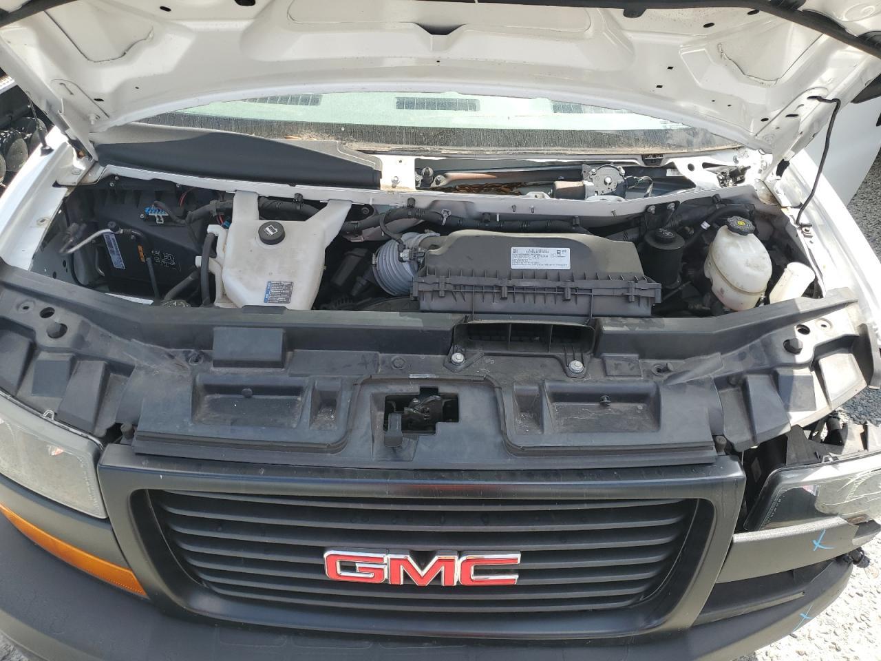 2023 GMC Savana BOX Truck