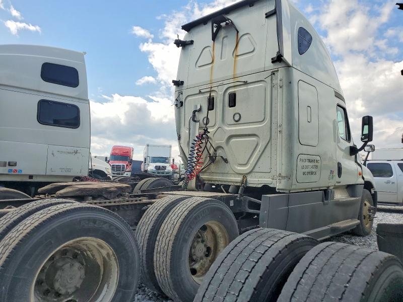 2016 Freightliner Cascadia 125 Semi Truck