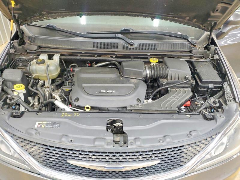 2017 Chrysler Pacifica Touring l