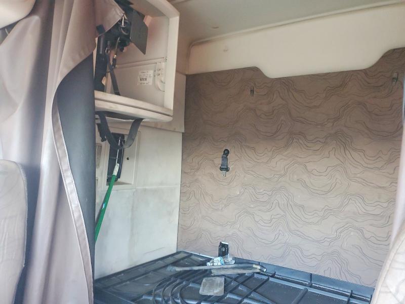 2016 Volv O VNL Semi Truck