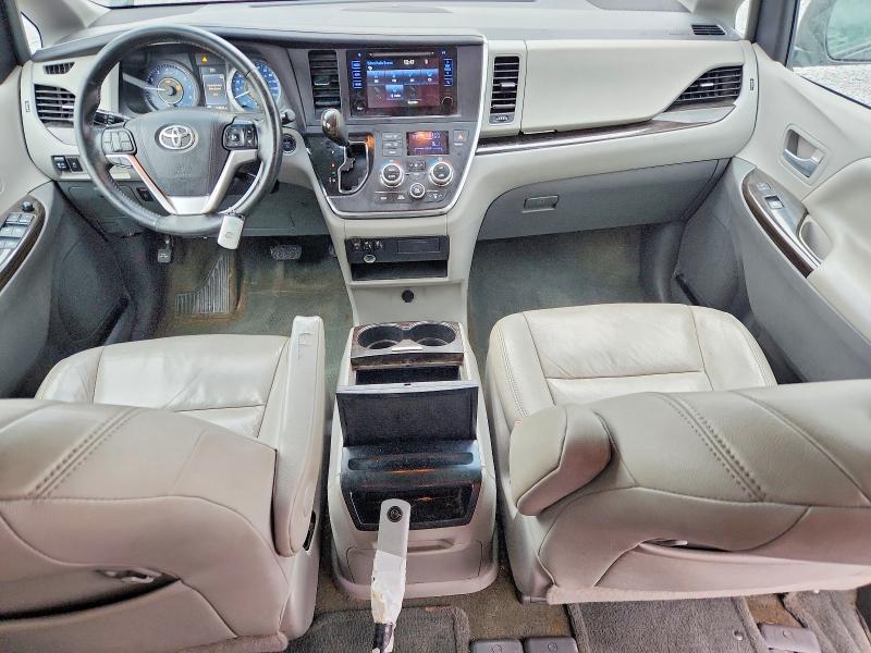 2015 Toyota Sienna xle 8-passenger
