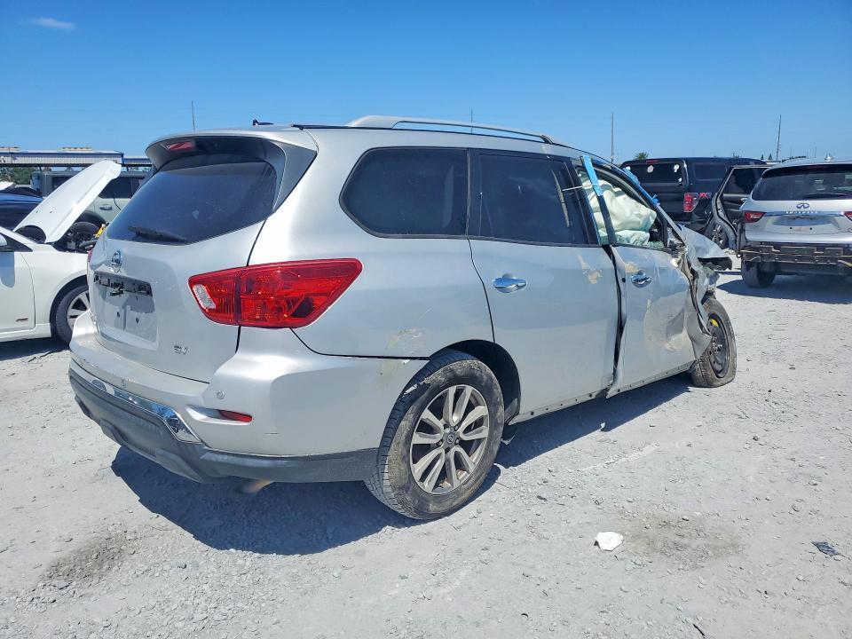 2018 Nissan Pathfinder sv