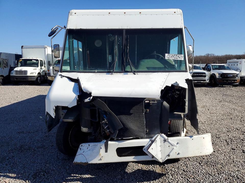 2017 Freigliner 2017 Freightliner MT45G Chassis Delivery Truck
