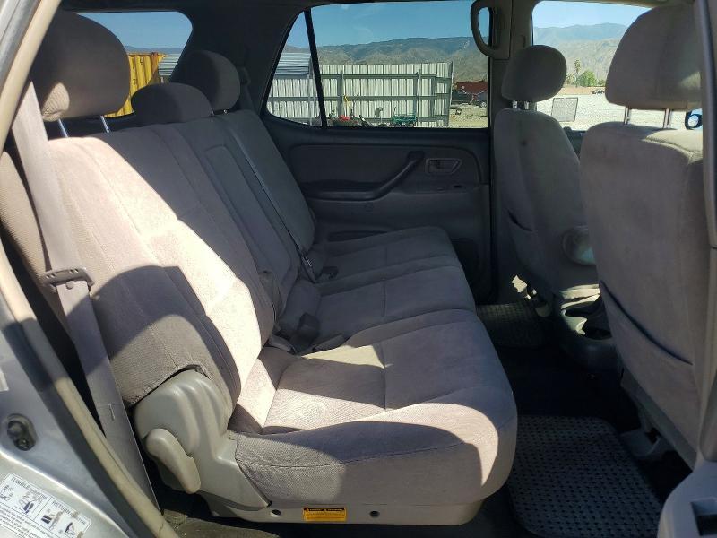 2004 Toyota Sequoia SR5