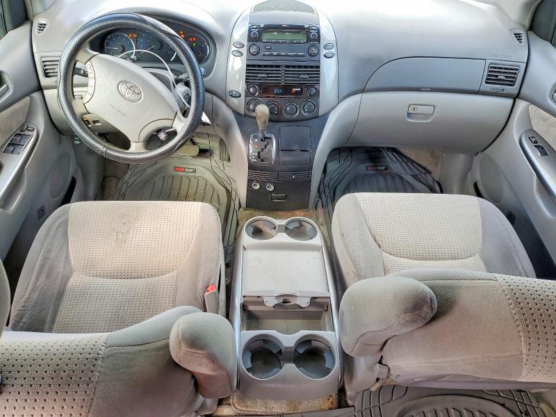 2010 Toyota Sienna le 7-passenger